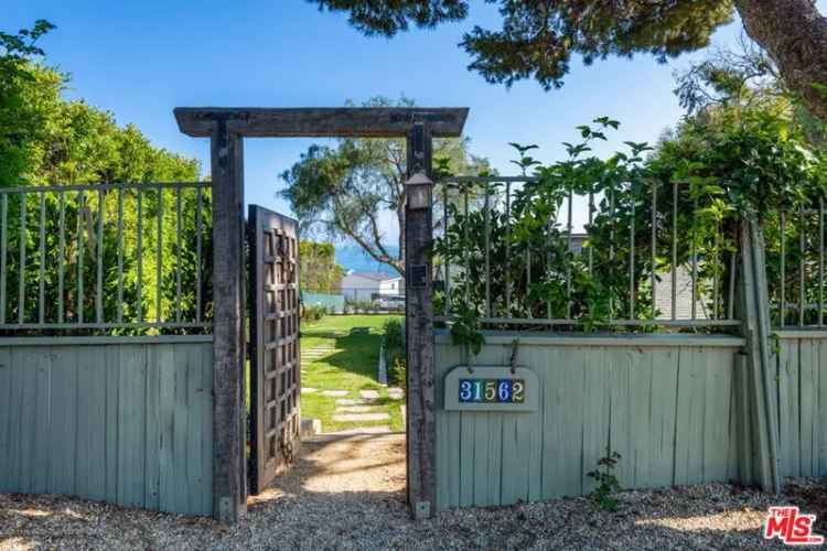 Single-family house For Sale in 31562, Broad Beach Road, Malibu, California