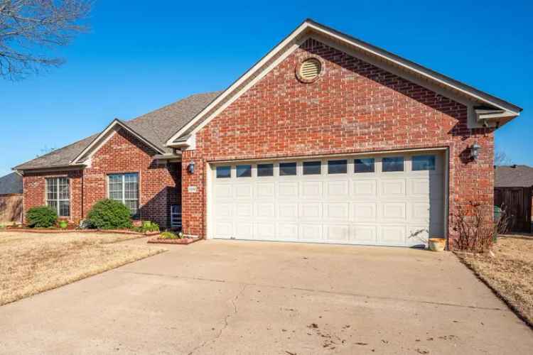 Single-family house For Sale in 1300, Stone Crest Drive, Conway, Arkansas