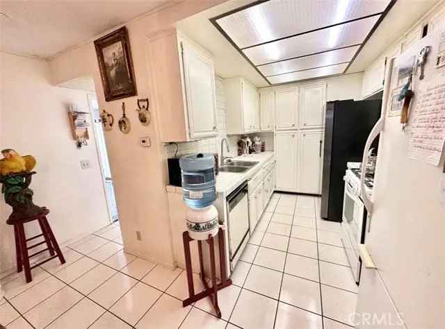 Condo For Sale in Anaheim, California