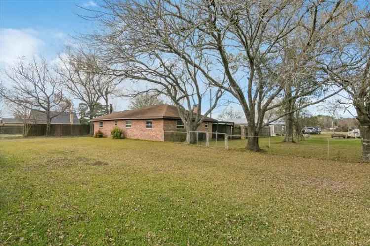 Single-family house For Sale in 1301, Trinity Street, Anahuac, Texas