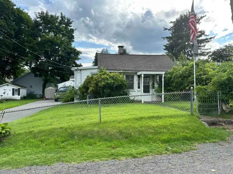 Single-family house For Sale in 8, Benson Road, Bethel, Connecticut