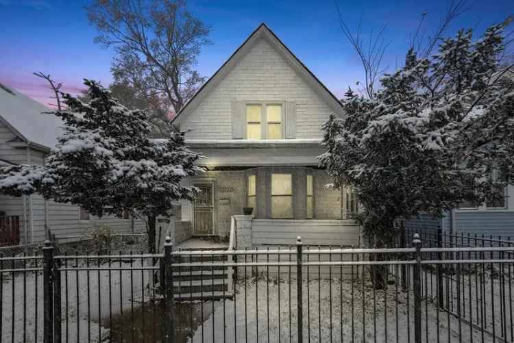 Single-family house For Sale in 10446, South State Street, Chicago, Illinois