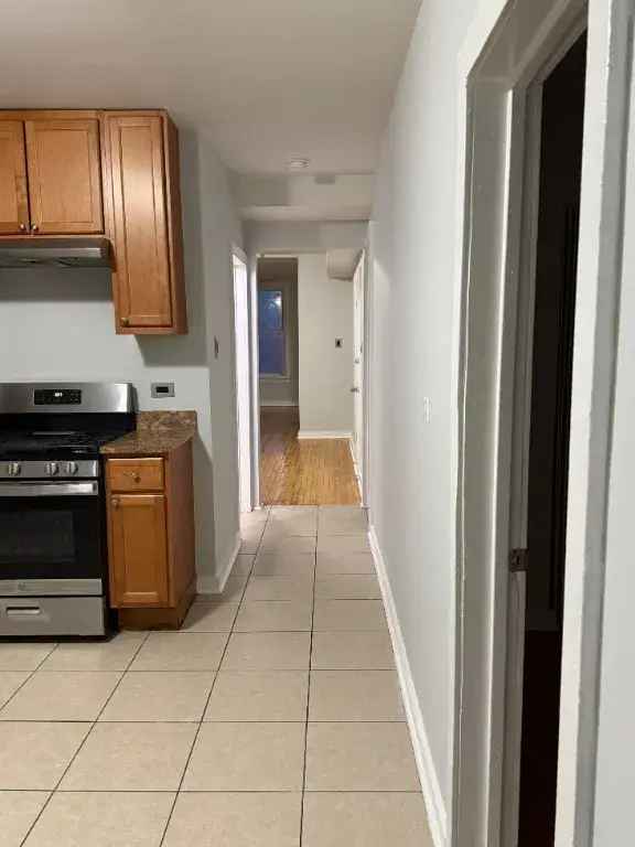 Spacious 2-Bedroom Apartment in North Lawndale