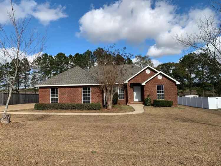 Single-family house For Sale in 123, Lake Lane, Headland, Alabama