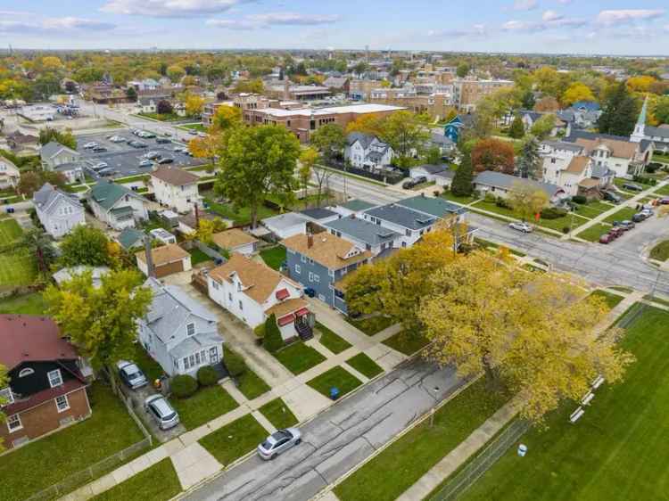 Single-family house For Sale in 606, South 2nd Avenue, Maywood, Illinois