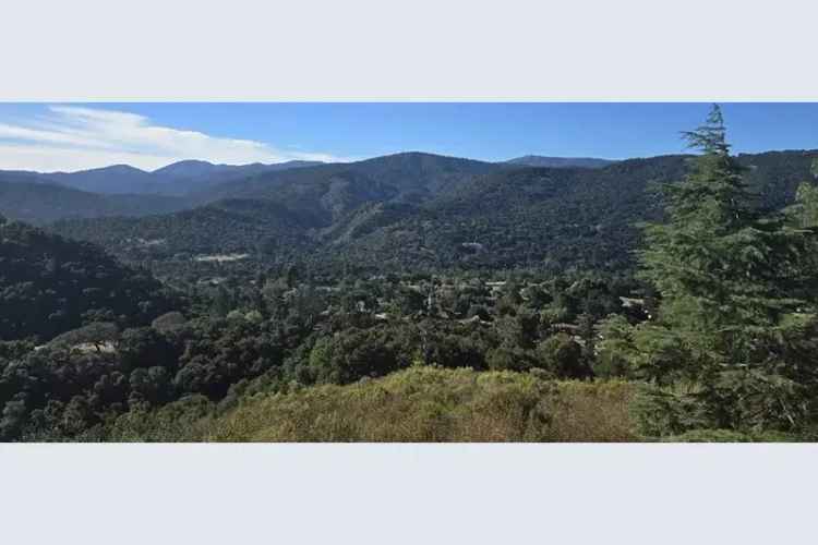 Single-family house For Sale in Carmel Valley, California