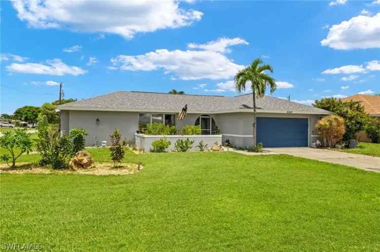 Single-family house For Sale in 4224, Southeast 2nd Avenue, Cape Coral, Florida