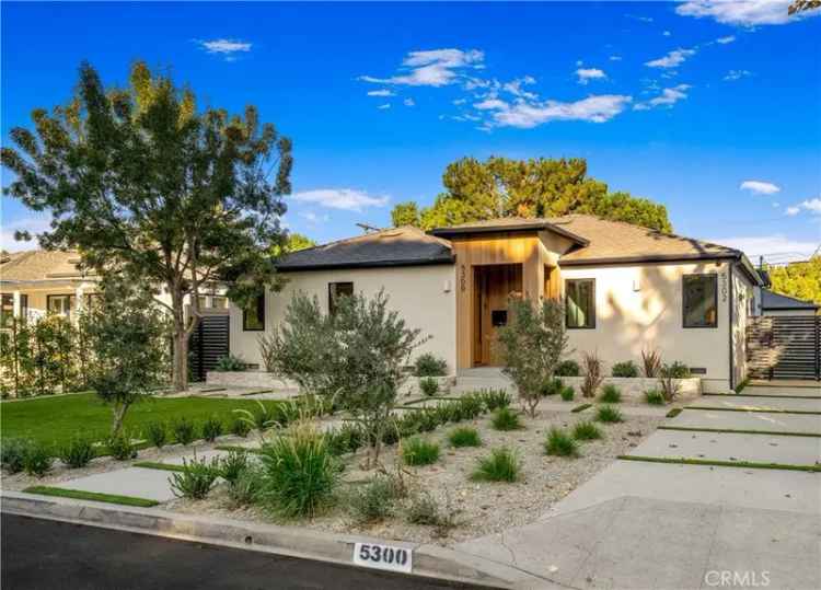 Single-family house For Sale in 5300, Teesdale Avenue, Los Angeles, California