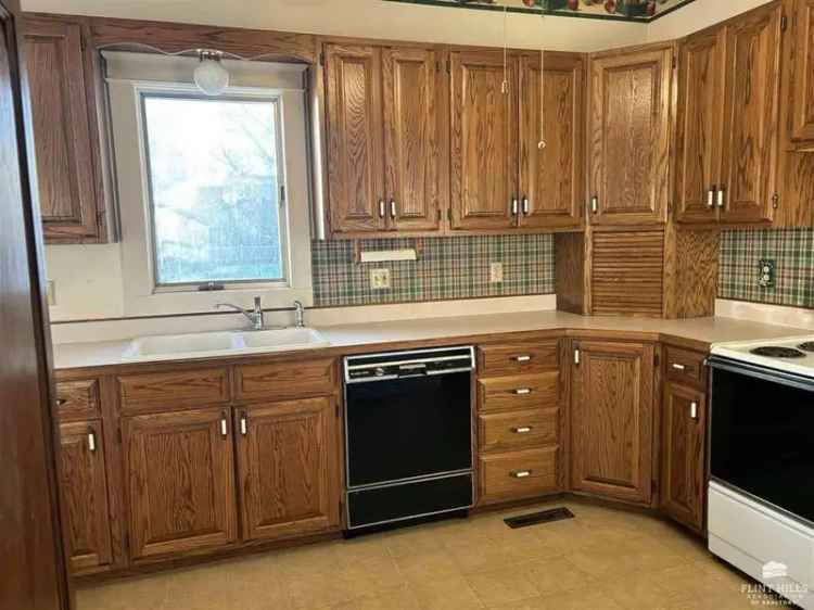 Single-family house For Sale in 811, Northwest 2nd Street, Abilene, Kansas