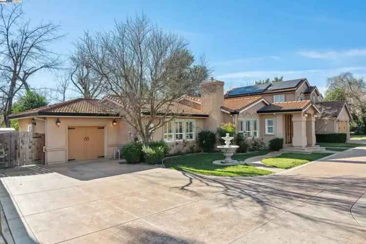 Single-family house For Sale in 3950, Stanley Boulevard, Pleasanton, California