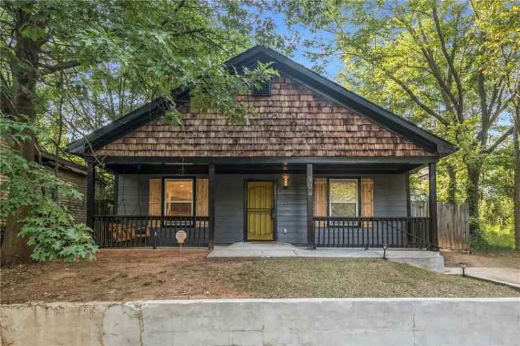 Single-family house For Sale in 904, Smith Street Southwest, Atlanta, Georgia