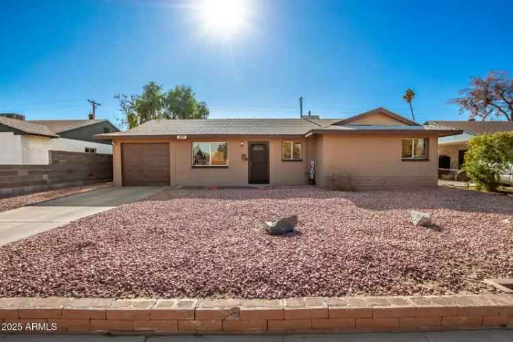 Single-family house For Sale in 8201, West Clarendon Avenue, Phoenix, Arizona