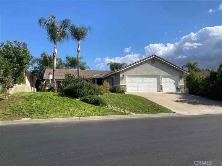 Single-family house For Sale in Canyon Lake, California