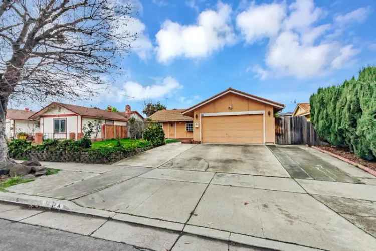 Single-family house For Sale in 1424, Strauss Way, San Jose, California