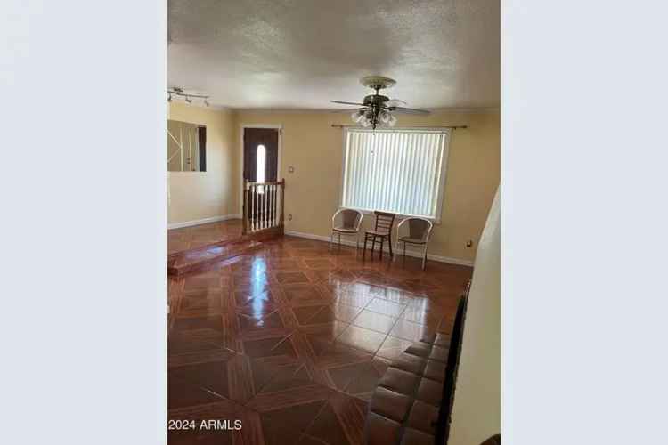 Single-family house For Sale in 12231, North 47th Drive, Glendale, Arizona