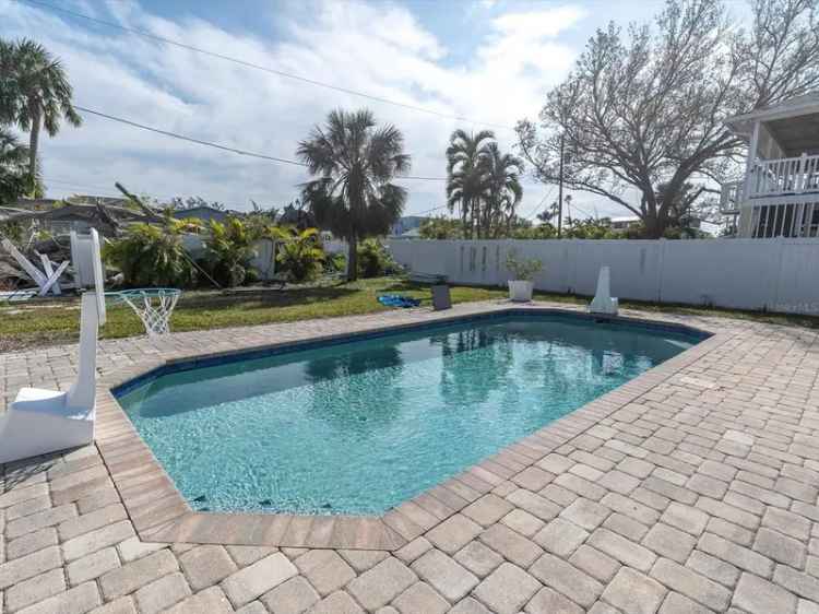 Single-family house For Sale in 3727, Overlook Drive Northeast, Saint Petersburg, Florida