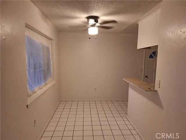 Single-family house For Sale in 315, South Mistletoe Avenue, San Jacinto, California