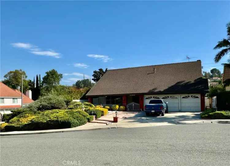 Single-family house For Sale in 24952, Grissom Road, Laguna Hills, California