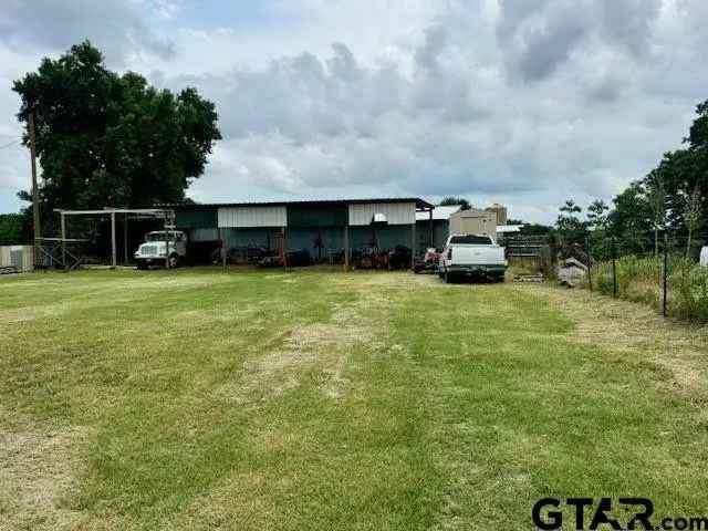 Single-family house For Sale in Mabank, Texas