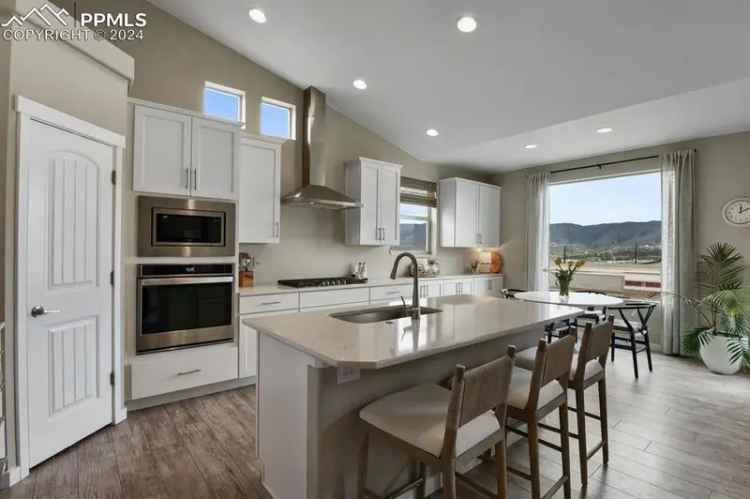 Single-family house For Sale in Monument, Colorado