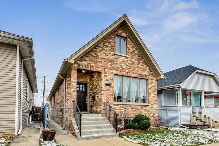 Single-family house For Sale in 3745, North Newland Avenue, Chicago, Illinois