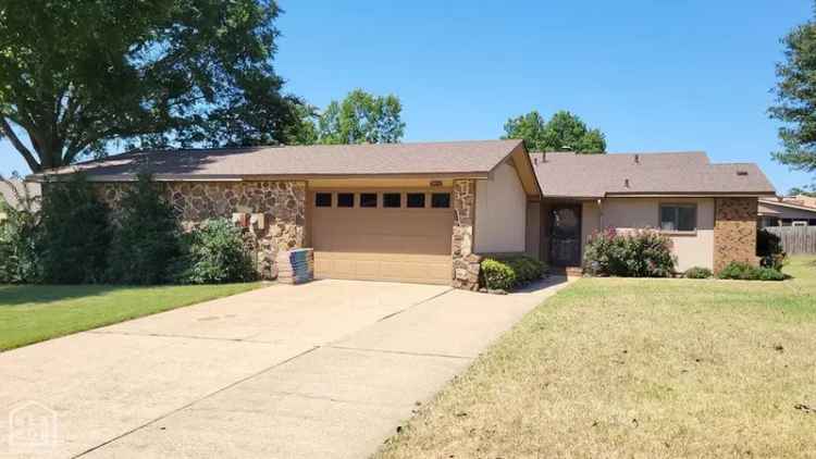 Condo For Sale in 102, Briarcrest Court, Jonesboro, Arkansas