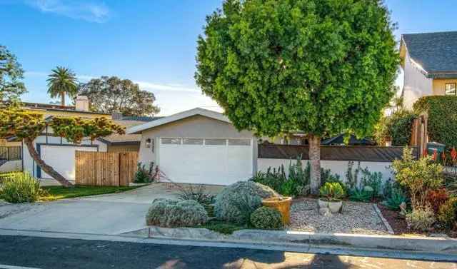 Single-family house For Sale in 34555, Camino el Molino, Dana Point, California