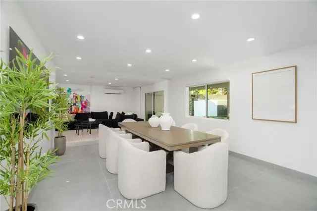 Single-family house For Sale in 5816, Valerie Avenue, Los Angeles, California