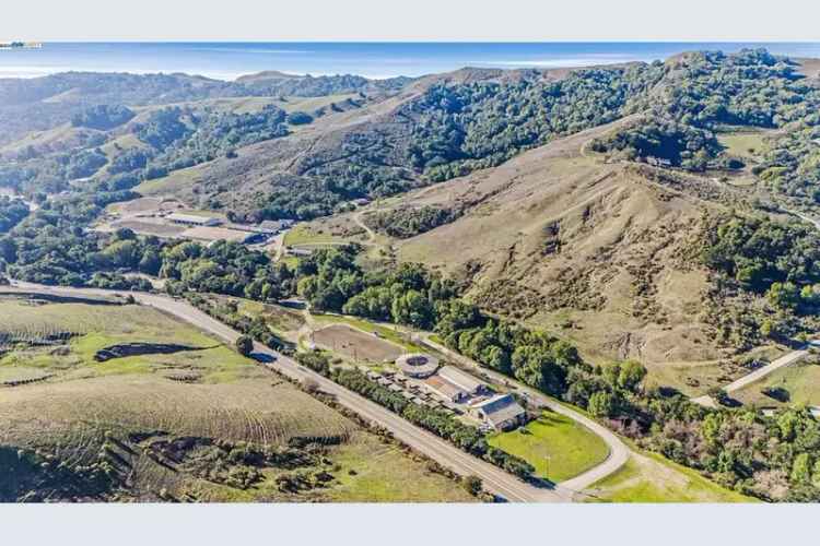 Single-family house For Sale in 10250, Crow Canyon Road, Castro Valley, California