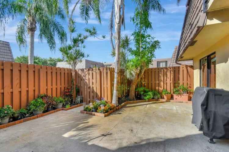 House For Sale in Palm Springs, Florida