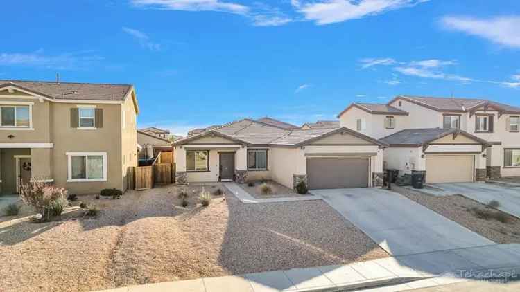 Single-family house For Sale in 3668, Mount San Gorgonia Avenue, Rosamond, California