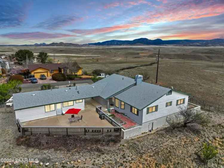 Single-family house For Sale in 9981, East Spur Drive, Prescott Valley, Arizona