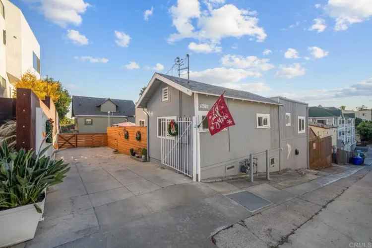 Single-family house For Sale in 2678, Broadway, San Diego, California