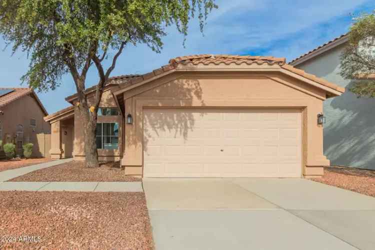 Single-family house For Sale in 15062, West Heritage Oak Way, Surprise, Arizona