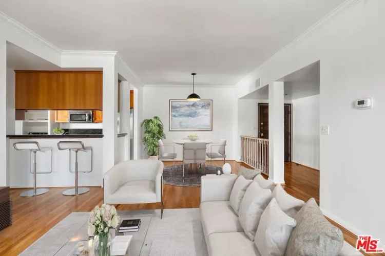 Condo For Sale in Los Angeles, California