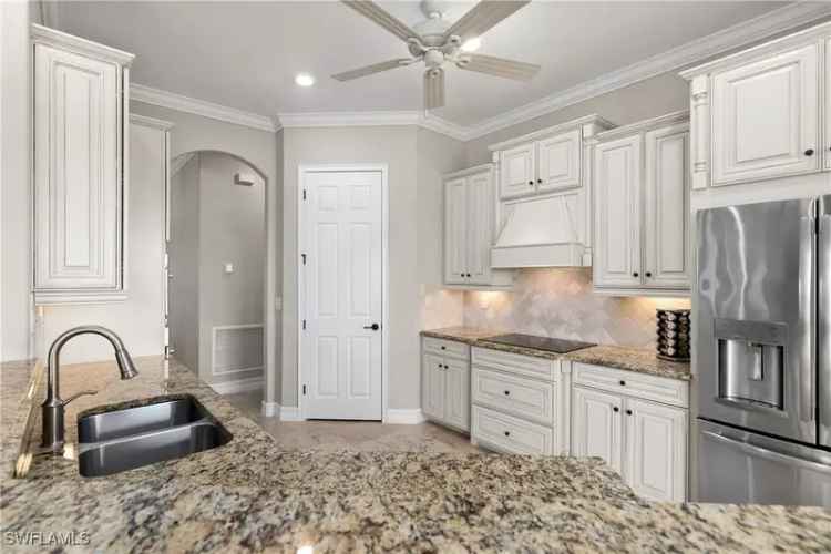 Single-family house For Sale in 17191, Cherrywood Court, Bonita Springs, Florida