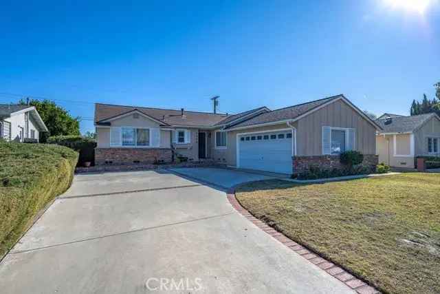 Single-family house For Sale in 6946, Bobbyboyar Avenue, Los Angeles, California