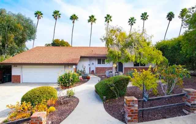 Single-family house For Sale in 1420, Steen Circle, Vista, California