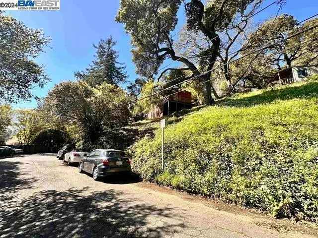 Single-family house For Sale in 5600, Merriewood Drive, Oakland, California