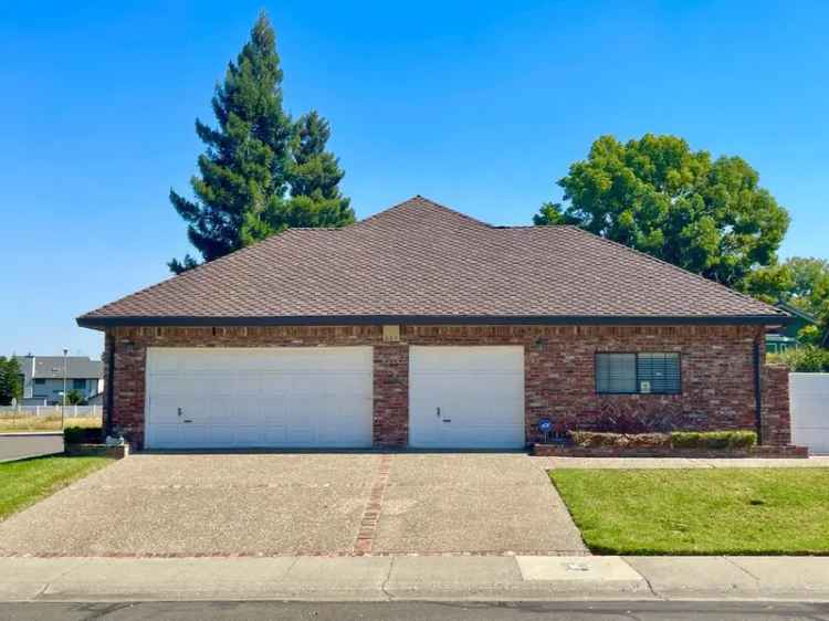 Single-family house For Sale in 1246, Grand River Drive, Sacramento, California