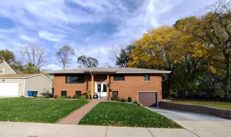 Single-family house For Sale in 6921, Lindberg Avenue, Hammond, Indiana