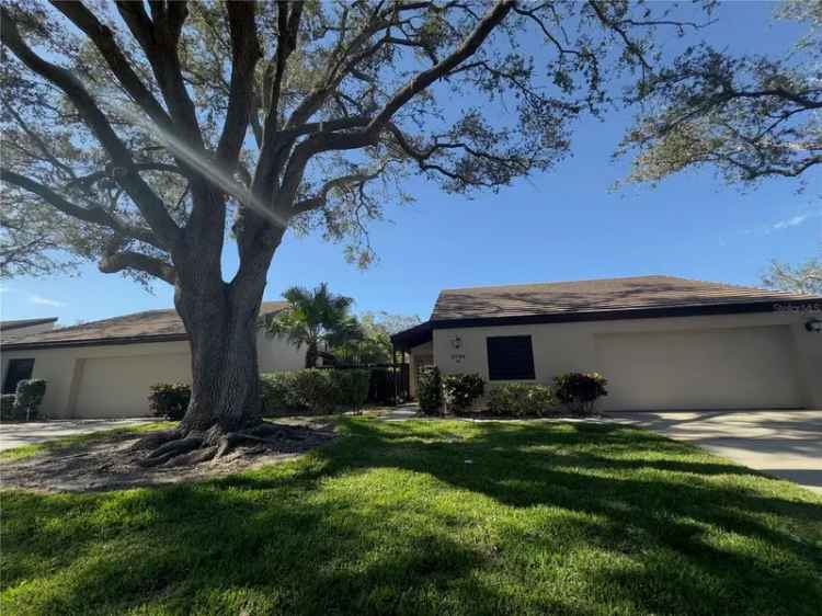 Single-family house For Sale in 3725, Glen Oaks Manor Drive, Sarasota, Florida