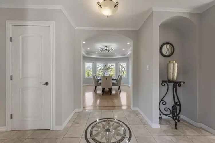 Single-family house For Sale in 219, Mistletoe Road, Los Gatos, California