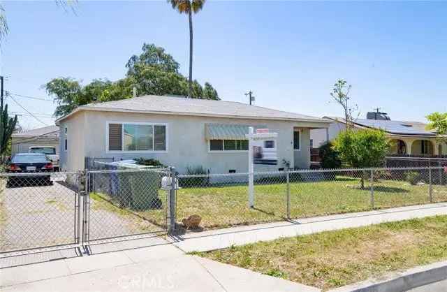 Single-family house For Sale in 13426, Mercer Street, Los Angeles, California