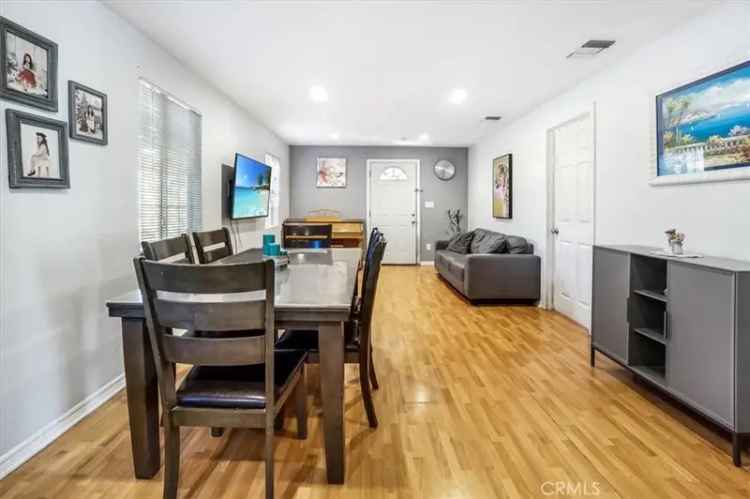 Single-family house For Sale in 10607, Whitegate Avenue, Los Angeles, California