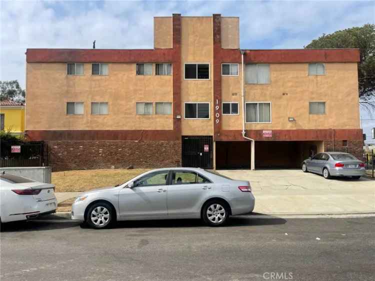 Multi-family house For Sale in Los Angeles, California