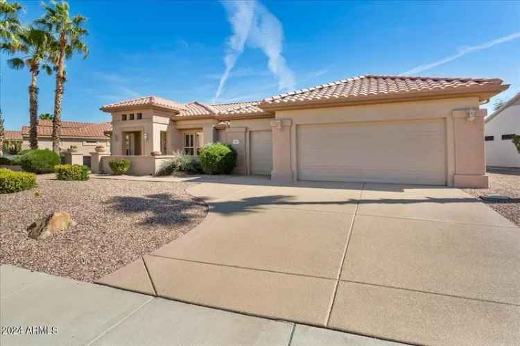 Single-family house For Sale in 19973, North Half Moon Drive, Surprise, Arizona