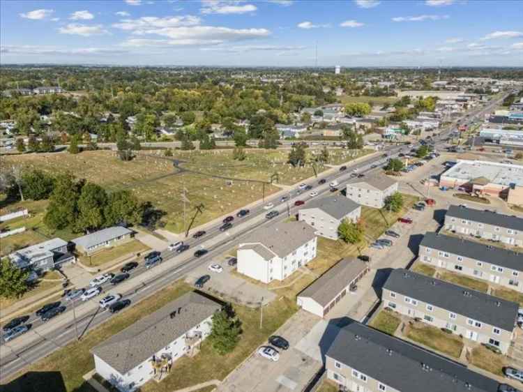 Multi-family house For Sale in 2107, Blairs Ferry Road Northeast, Cedar Rapids, Iowa