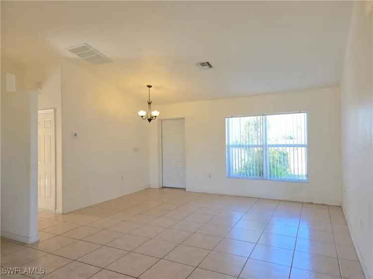 Single-family house For Sale in Cape Coral, Florida