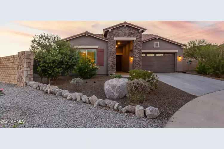 Single-family house For Sale in 18668, West Chuckwalla Canyon Road, Goodyear, Arizona